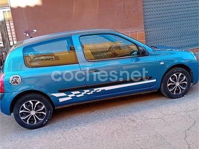 Azul Usado 2003 Renault Clio II Authentique Berlina | 2000 € (Precio justo)