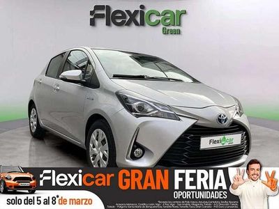 Usado Toyota Yaris Hybrid Active 100 CV (73 kW) 2019 Gris Utilitario
