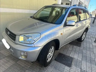 Usado Toyota RAV4 Luna 125 CV (91 kW) 2003 Gris / plata SUV