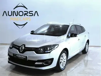 Usado Renault Mégane GrandTour LIMITED 110 CV (80 kW) 2016 Gris / plata Familiar