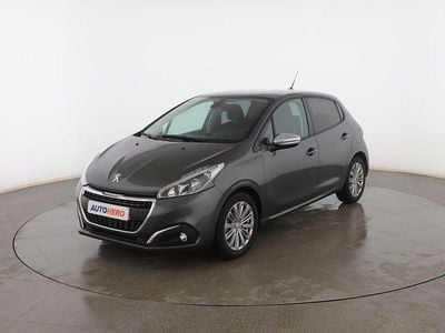 Usado Peugeot 208 Signature Sky 82 CV (60 kW) 2019 Gris Utilitario