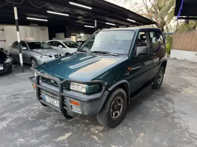 Usado Nissan Terrano SE 99 HP (72 kW) 1995 Verde SUV