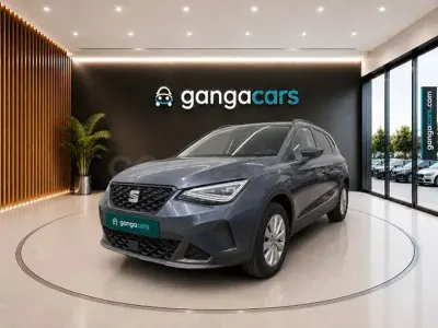Usado Seat Arona Style 110 CV (80 kW) 2022 Gris / plata SUV