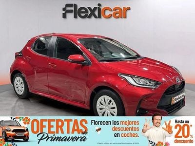 Usado Toyota Yaris Hybrid Active 116 CV (85 kW) 2023 Rojo