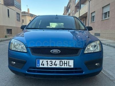 Usado Ford Focus Trend 100 CV (73 kW) 2005 Azul Berlina