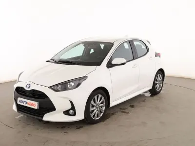 Usado Toyota Yaris Active 116 CV (85 kW) 2022 Blanco Utilitario