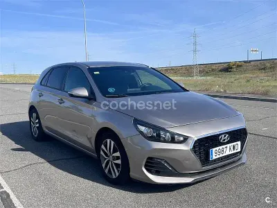Usado Hyundai i30 120 CV (88 kW) 2019 Beige Berlina