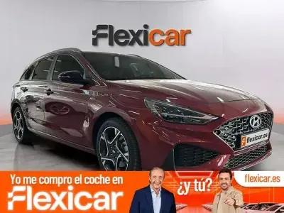 Usado Hyundai i30 N Line 120 CV (88 kW) 2022 Rojo Familiar