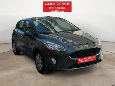 Usado Ford Fiesta Active 85 CV (62 kW) 2018 Gris / plata Utilitario