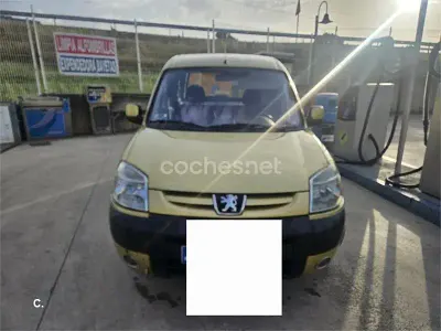 Usado Peugeot Partner Tepee Premium 90 CV (66 kW) 2009 Amarillo Monovolumen