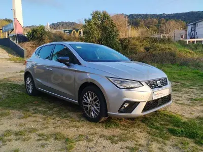 Usado Seat Ibiza 110 CV (80 kW) 2024 Gris / plata Utilitario