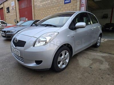 Usado Toyota Yaris 90 CV (66 kW) 2006 Gris / plata Berlina