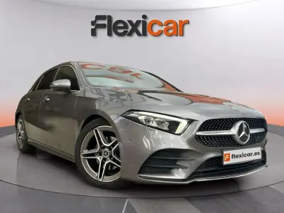 Usado Mercedes A180 116 CV (85 kW) 2019 Gris Berlina