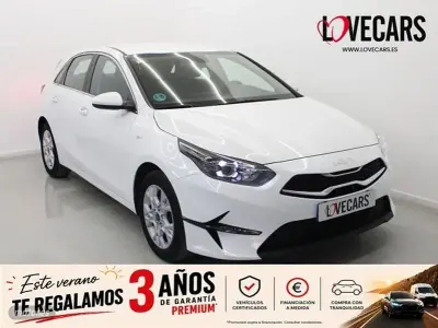 Usado Kia Ceed 120 CV (88 kW) 2022 Blanco Utilitario