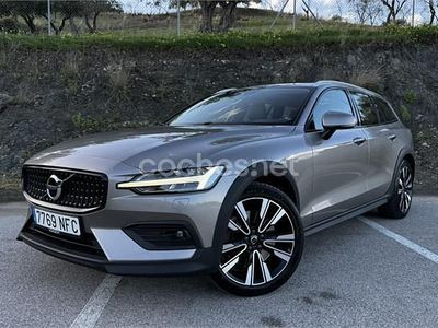 Usado Volvo V60 CC Pro 190 CV (139 kW) 2019 Gris / plata Familiar