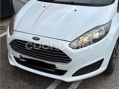 Usado Ford Fiesta Trend 60 CV (44 kW) 2014 Blanco Utilitario