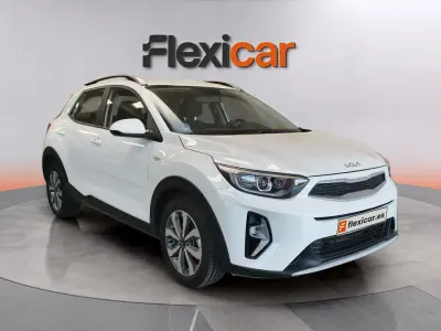 Usado Kia Stonic 84 CV (61 kW) 2022 Blanco SUV