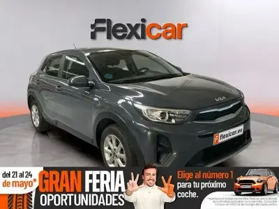 Usado Kia Stonic 84 CV (61 kW) 2022 Gris SUV