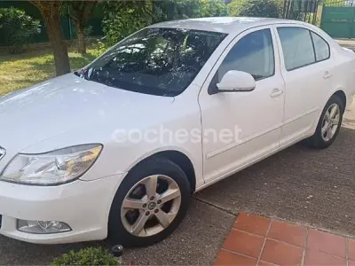 Usado Skoda Octavia Ambition 105 CV (77 kW) 2012 Blanco Berlina
