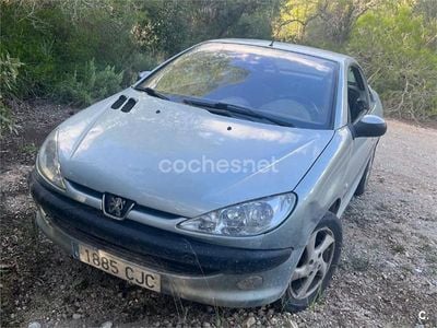 Gris / plata Usado 2004 Peugeot 206 CC Descapotable | 500 €