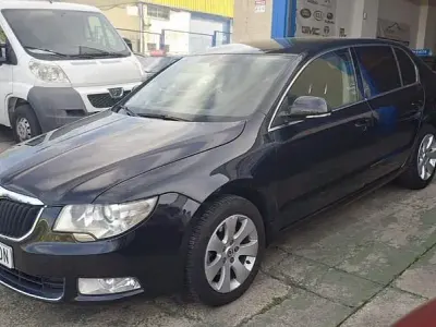 Usado Skoda Superb Comfort 140 CV (102 kW) 2010 Negro Berlina