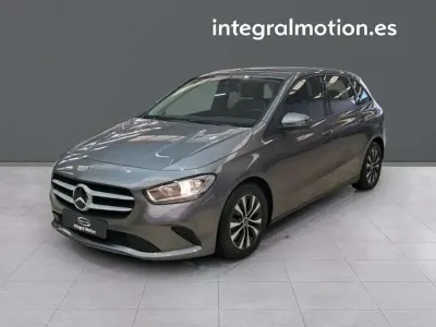 Usado Mercedes B180 136 CV (100 kW) 2020 Gris Utilitario