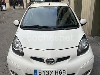 Usado Toyota Aygo 68 CV (50 kW) 2011 Blanco Utilitario