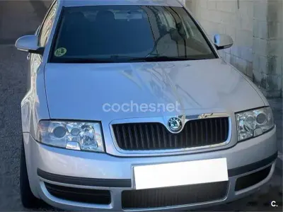 Usado Skoda Superb 115 CV (84 kW) 2008 Gris / plata Berlina