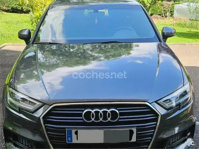Usado Audi A3 116 CV (85 kW) 2019 Gris / plata Berlina