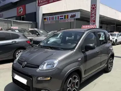 Usado Fiat Panda 69 CV (50 kW) 2022 Gris Utilitario