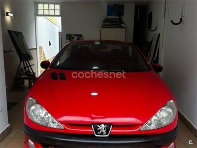 Usado Peugeot 206 138 CV (101 kW) 2001 Rojo Descapotable