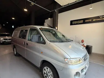 Usado Hyundai H-1 140 CV (102 kW) 2005 Gris / plata Monovolumen