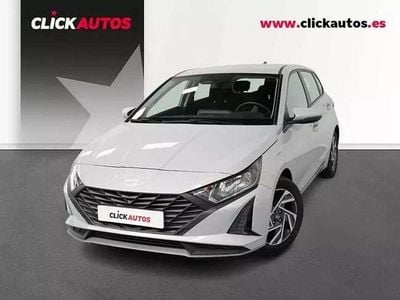 Usado Hyundai i20 79 CV (58 kW) 2025 Gris Utilitario
