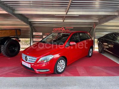 Usado Mercedes B180 109 CV (80 kW) 2014 Rojo Monovolumen