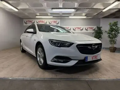 Usado Opel Insignia Business 136 CV (100 kW) 2018 Blanco Berlina