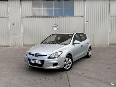 Usado Hyundai i30 Classic 90 CV (66 kW) 2010 Gris / plata Berlina