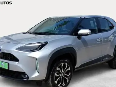 Usado Toyota Yaris Hybrid Active 116 CV (85 kW) 2024 Gris