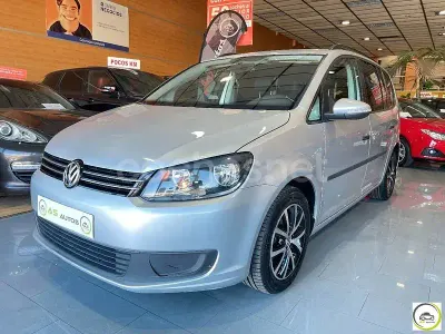 Usado VW Touran Edition 105 CV (77 kW) 2014 Plateado Monovolumen