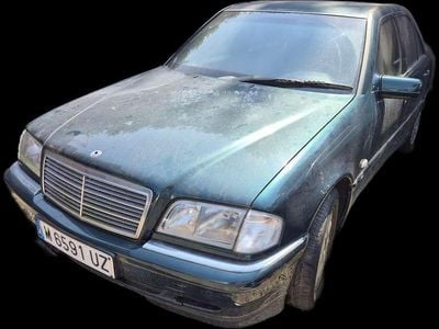Verde Usado 1997 Mercedes C240 Elegance Berlina | 2000 €