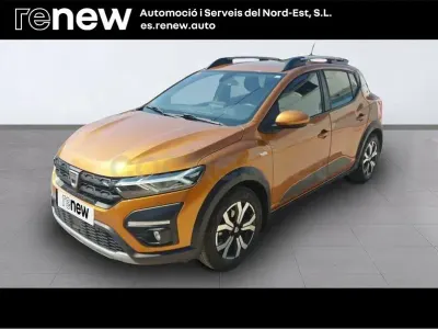 Usado Dacia Sandero Comfort 101 CV (74 kW) 2021 Naranja Berlina
