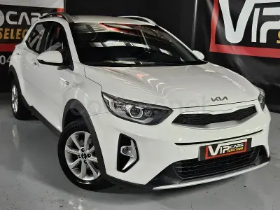 Usado Kia Stonic 84 CV (61 kW) 2023 Blanco SUV