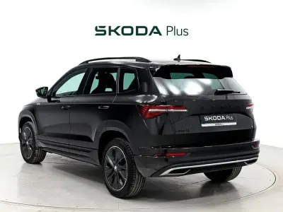 Usado Skoda Karoq SportLine 150 CV (110 kW) 2022 Negro SUV