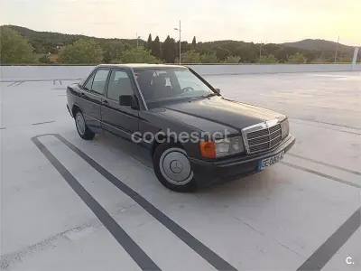 Usado Mercedes 190 126 CV (92 kW) 1990 Azul Berlina
