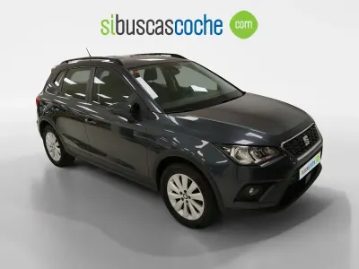 Usado Seat Arona Ecomotive 110 CV (80 kW) 2021 Gris/plata SUV