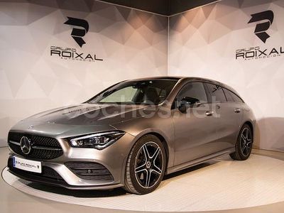 Gris / plata Usado 2019 Mercedes CLA200 Shooting Brake Familiar | 27.999 € (Un poco caro)