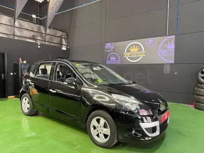 Usado Renault Scénic III Dynamique 130 CV (95 kW) 2011 Negro Monovolumen