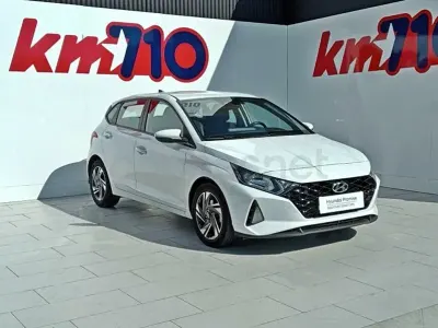 Usado Hyundai i20 84 CV (61 kW) 2022 Blanco Utilitario