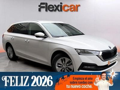 Blanco Usado 2023 Skoda Octavia Ambition Familiar | 22.490 € (Precio justo)