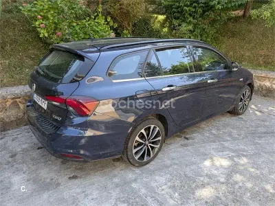 Usado Fiat Tipo Lounge 120 CV (88 kW) 2018 Azul Familiar