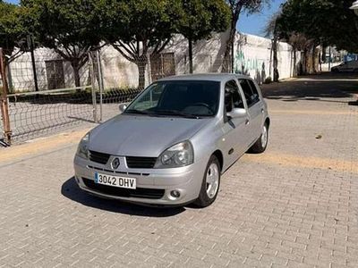 Usado Renault Clio II Expression 85 CV (62 kW) 2005 Gris / plata Berlina